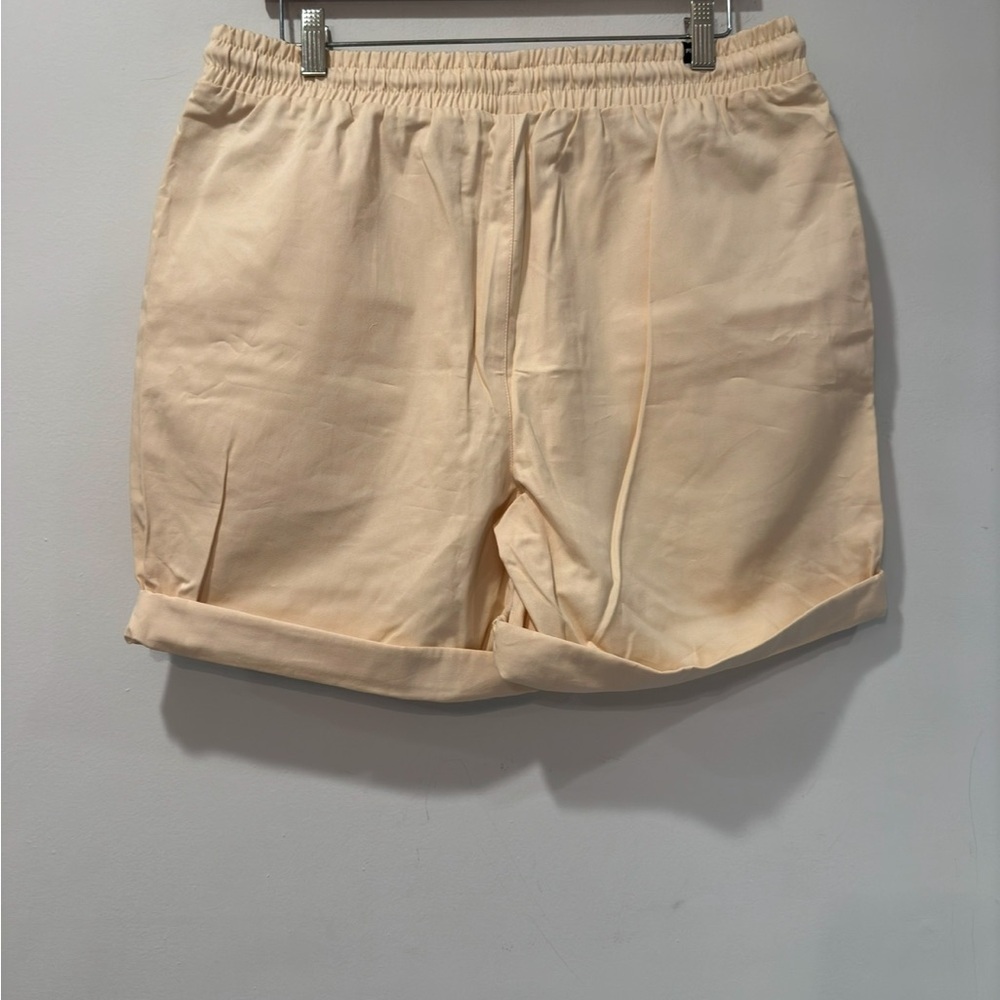 Puma Women's Cotton Woven Badge Chino Short In Creme Brulee - Picture 3 of 4